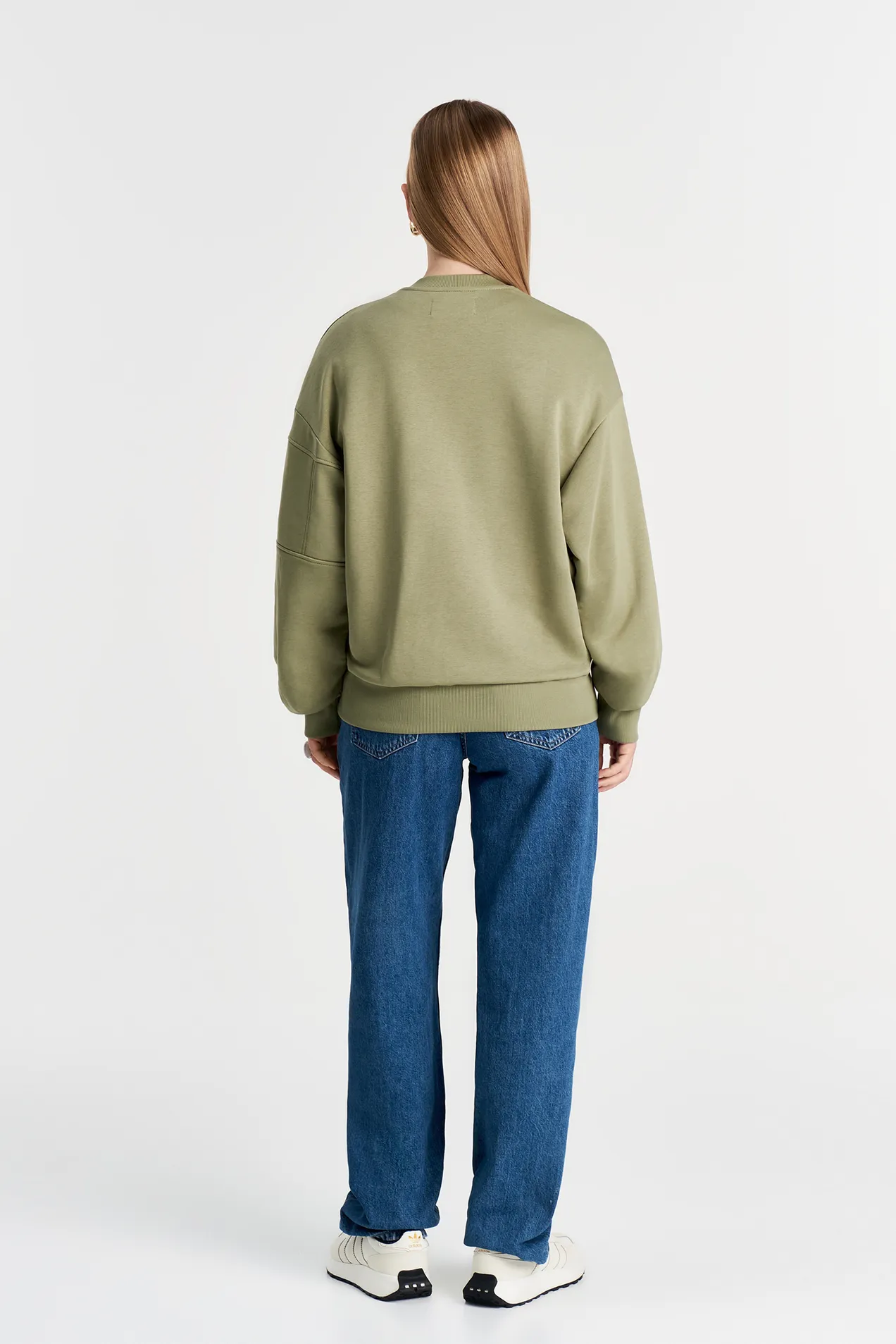 Medium fit sweatshirt with arm pocket position: 10