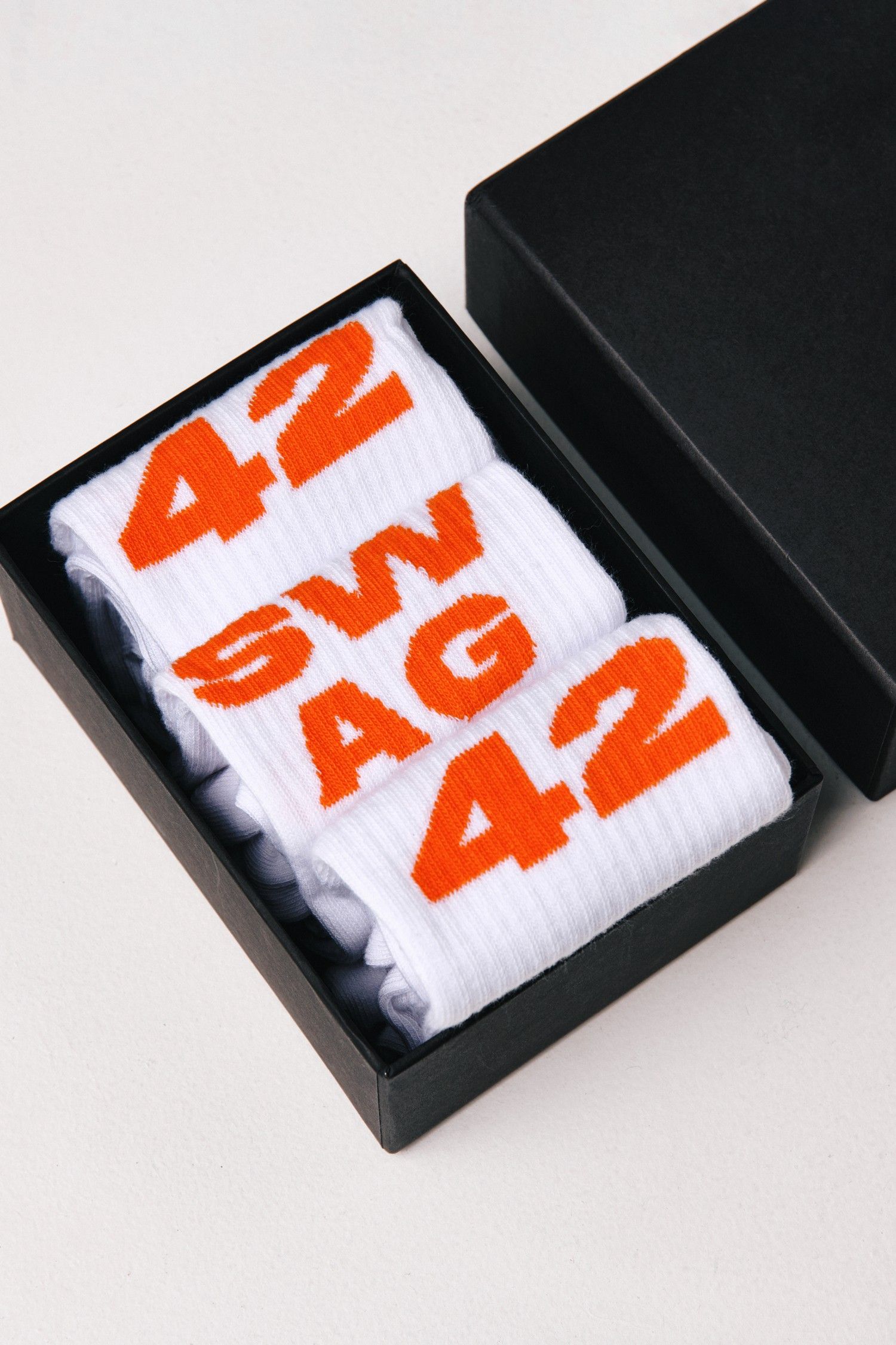 Set of socks in box position: 0