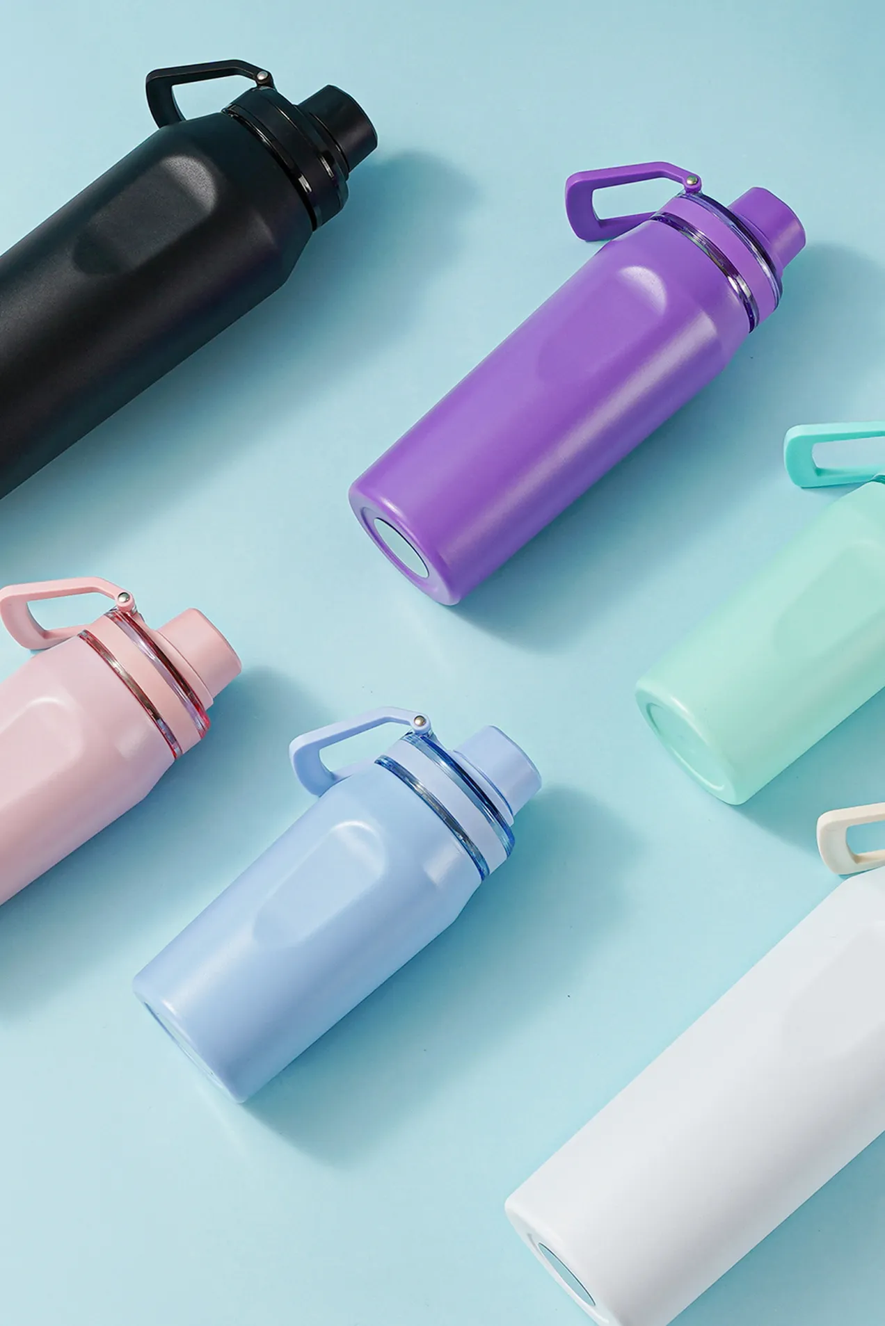 branded Vacuum-Insulated Sports Bottle with Carry Handle 750 ml