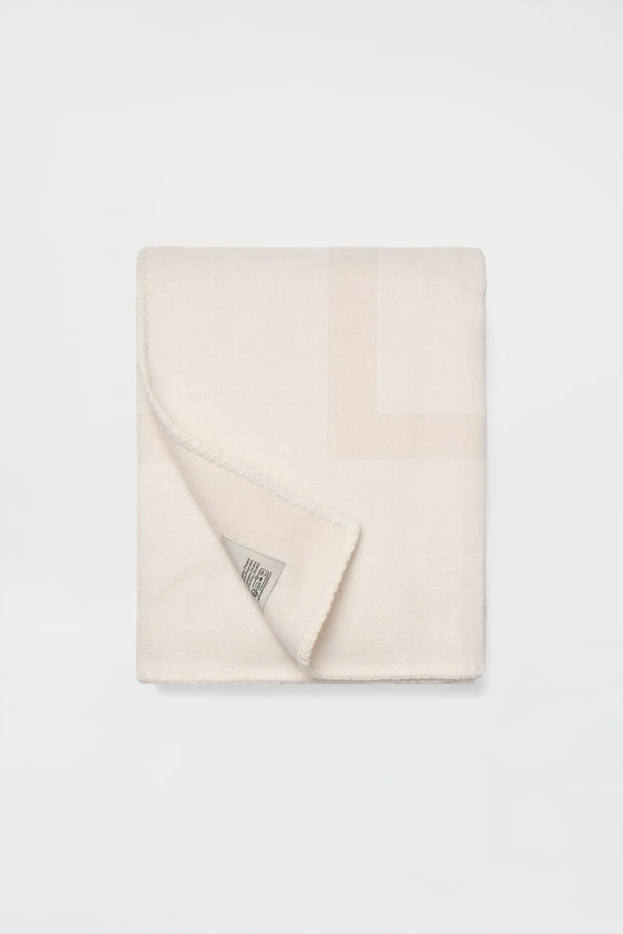 VINGA monogram blanket with branding