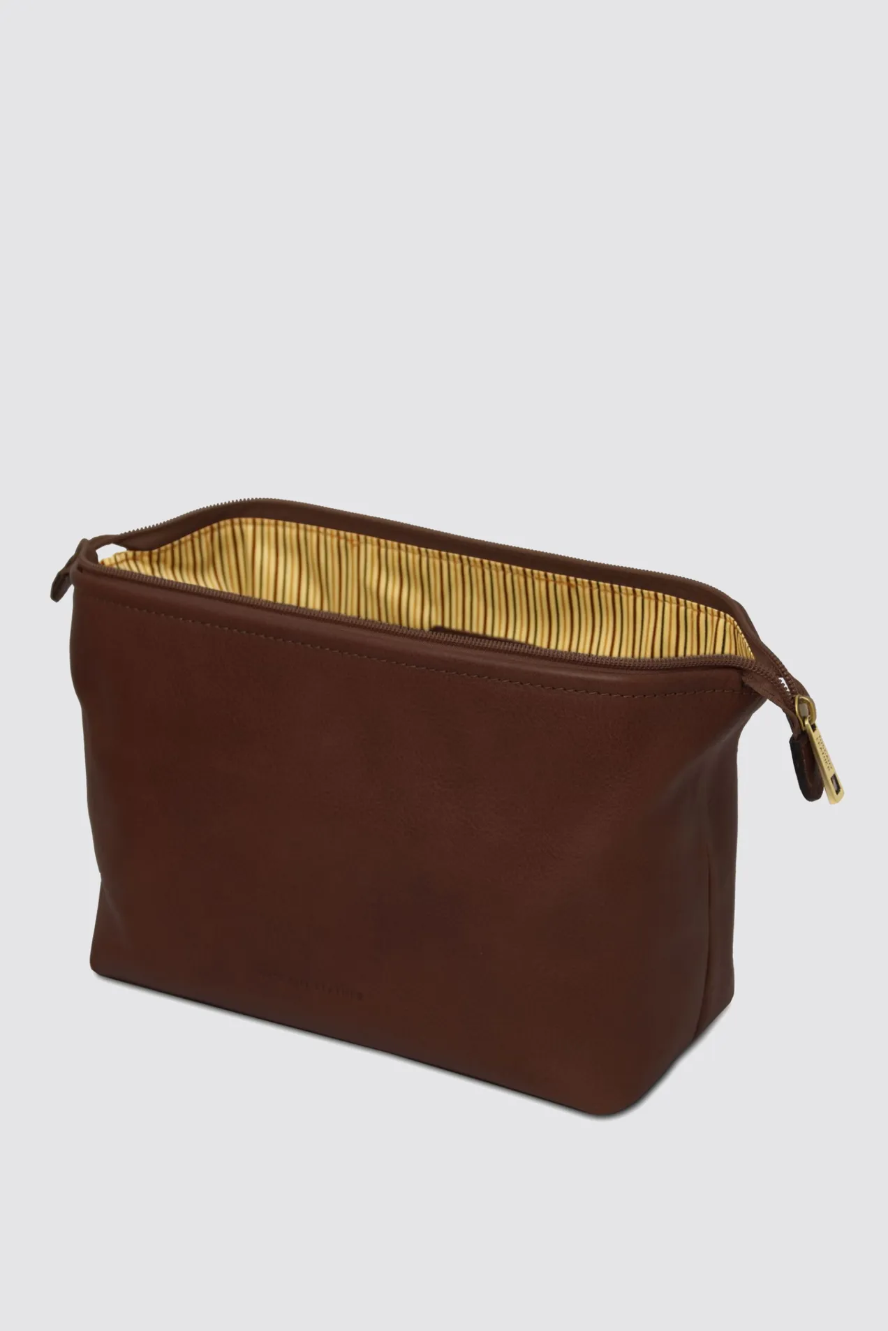 Smarty Leather Toiletry Bag Small position: 4