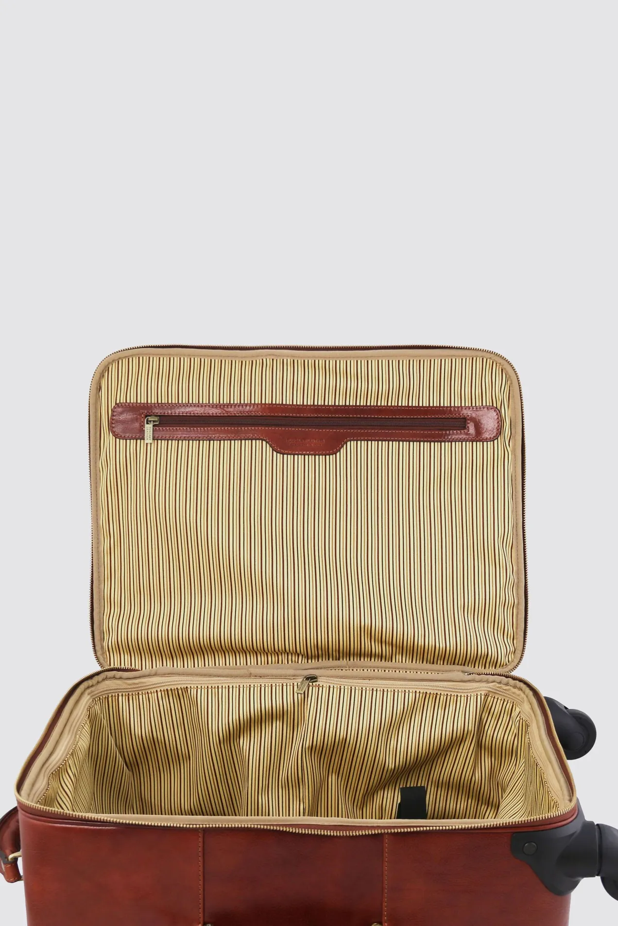 TL Voyager Leather Trolley position: 5