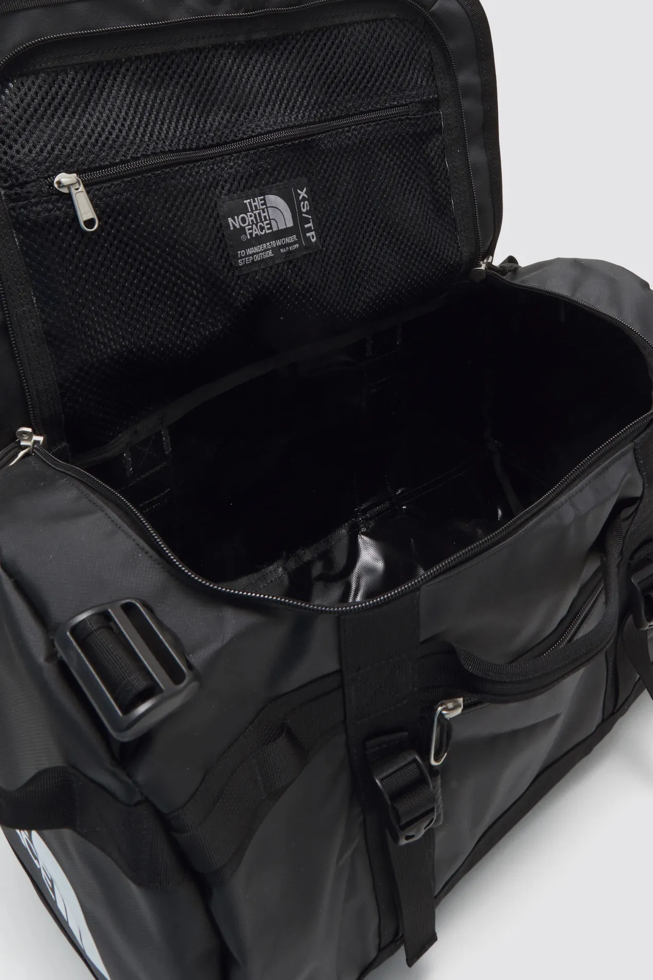 branded The North Face Base Camp Duffel M