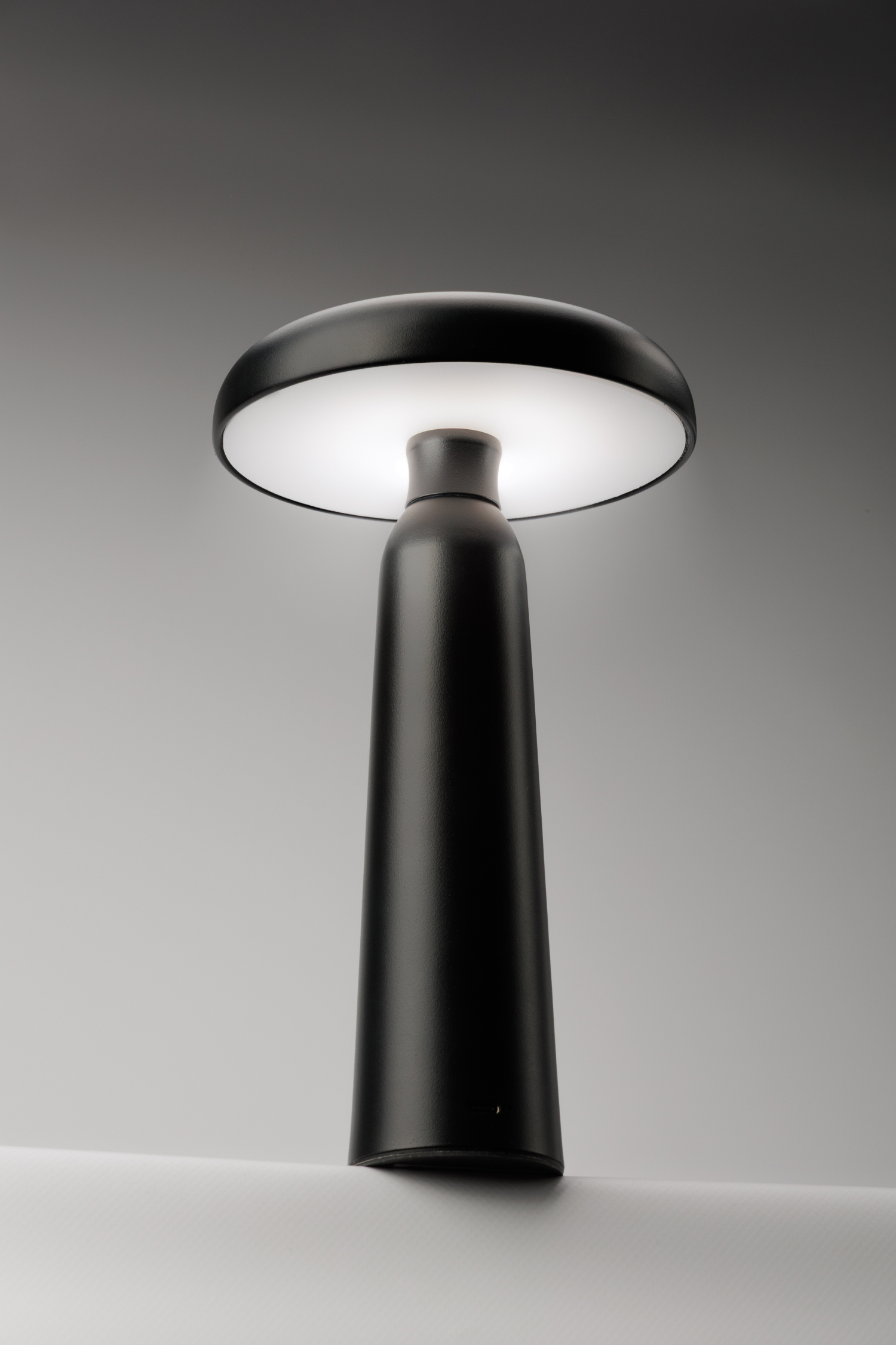 VINGA Avery LED Desk Lamp position: 0