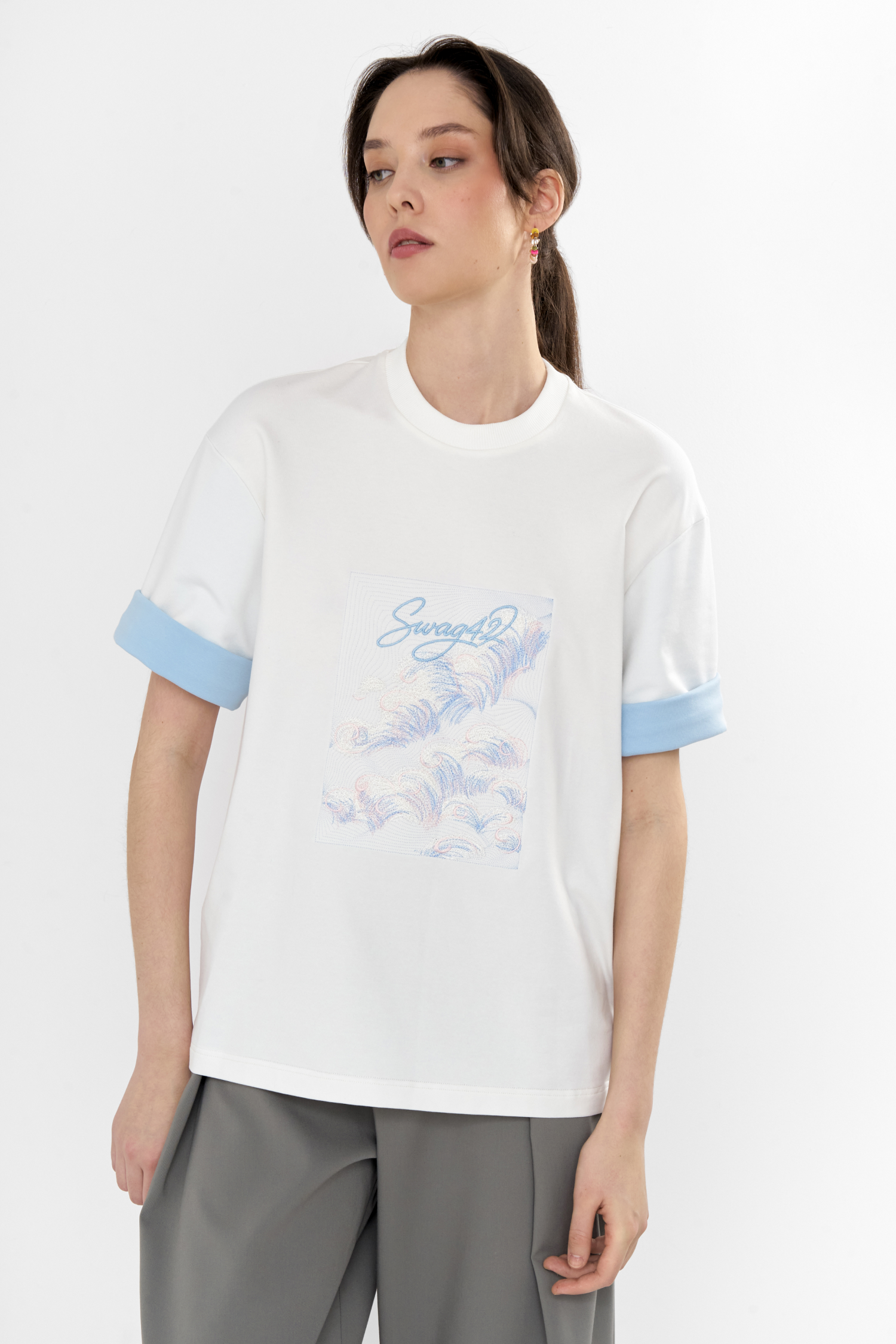 Rolled sleeve T-shirt position: 0