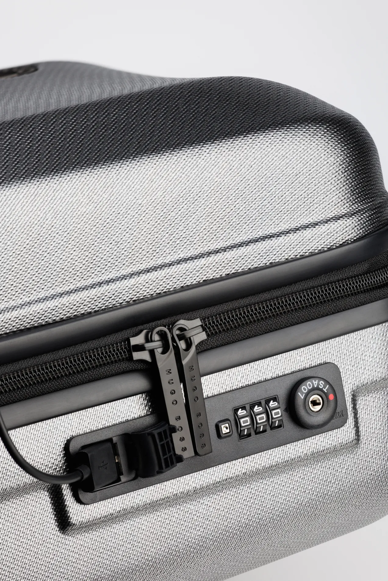Hugo Boss Suitcase Gleam position: 4