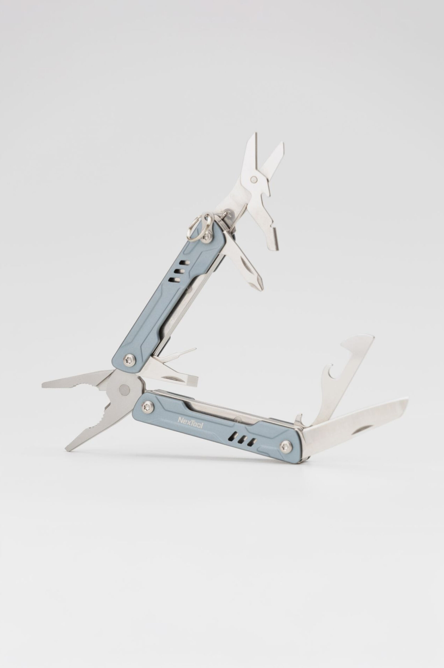 Business partner gifts ideas: Everyday Carry 10-in-1 multitool
