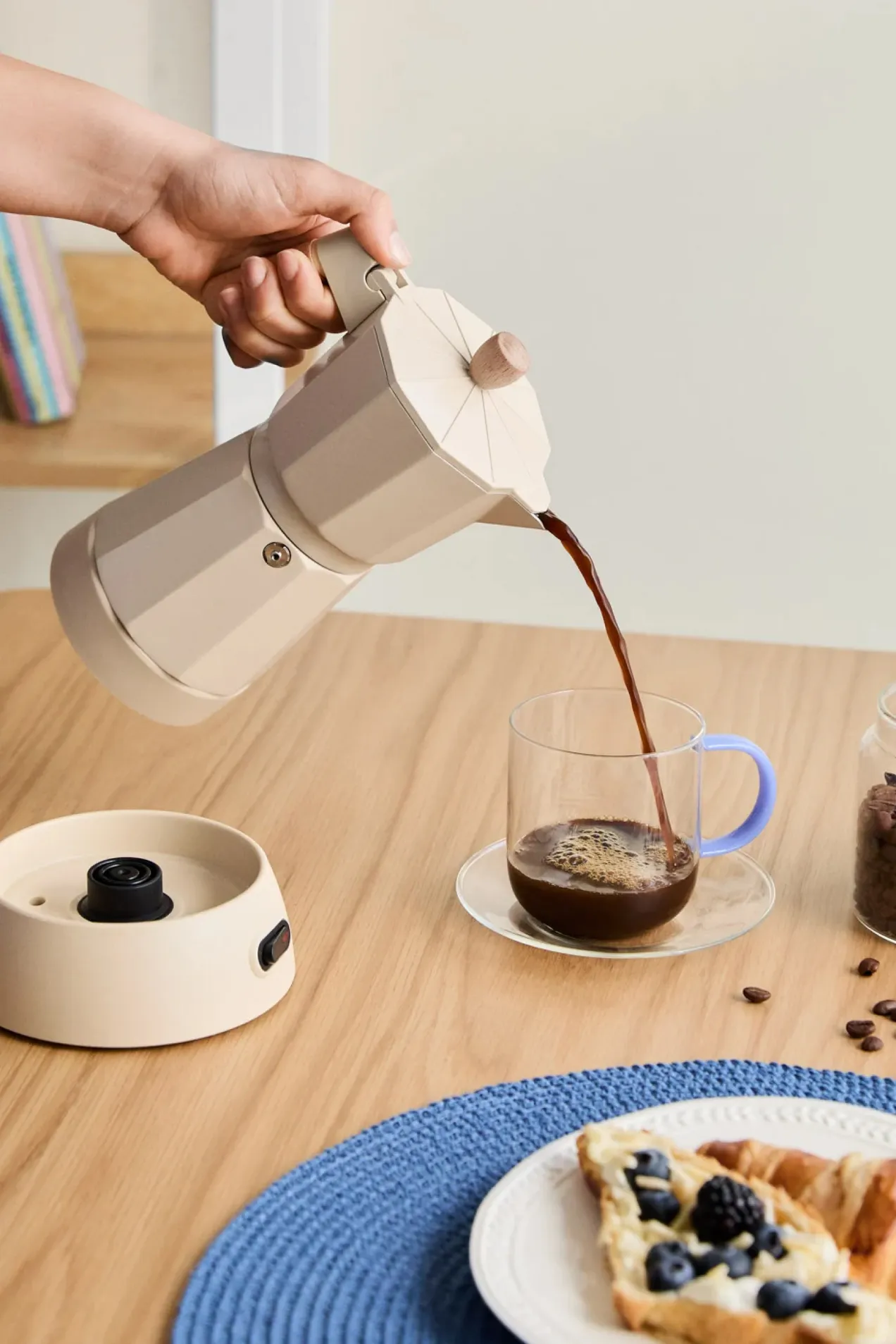 Thera Moka Electric Coffee Maker position: 4