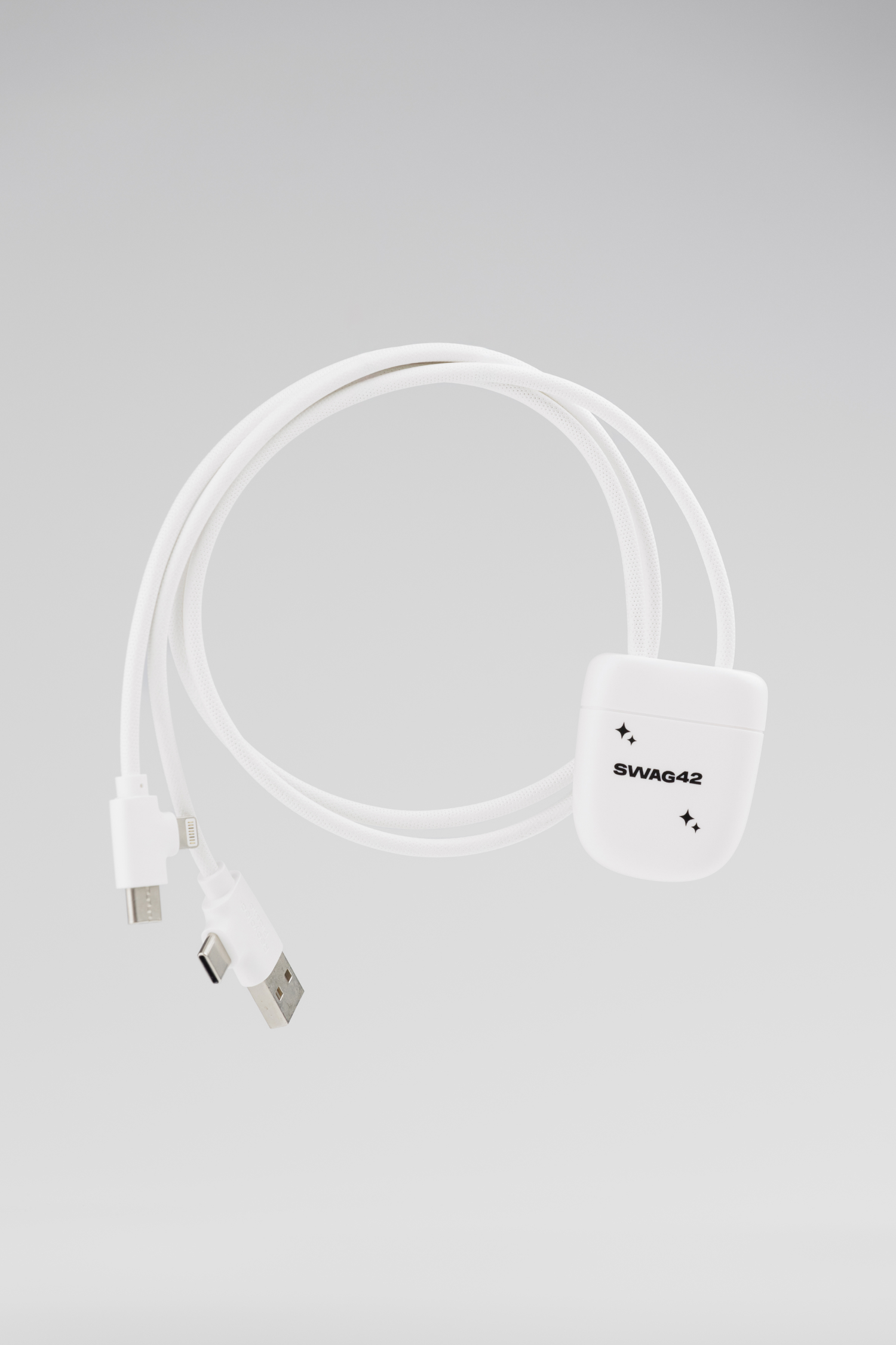 Smart Tracker & Charging Cable with AirTag position: 0