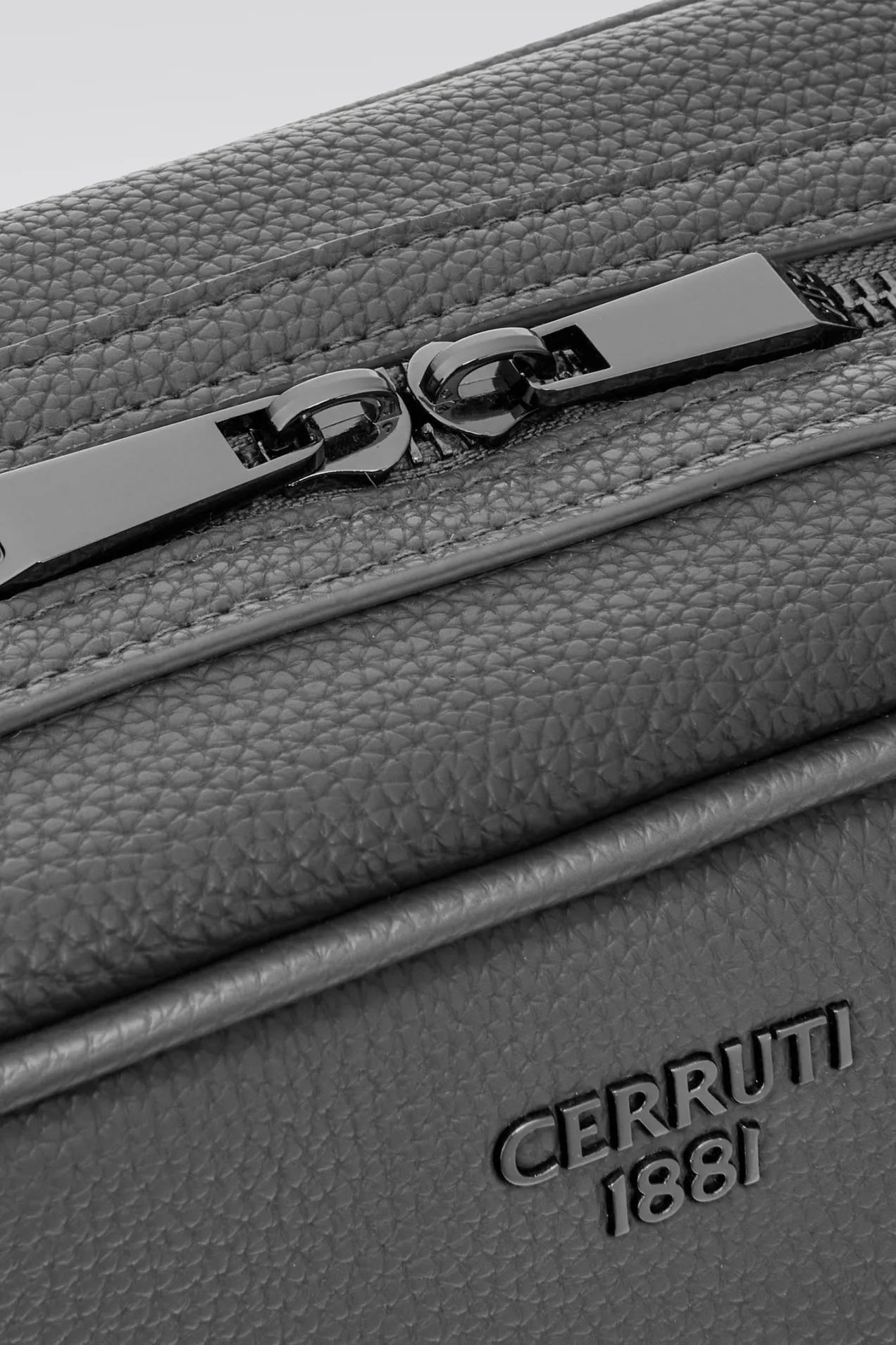 Cerruti 1881 Jefferson Toiletry Bag position: 5