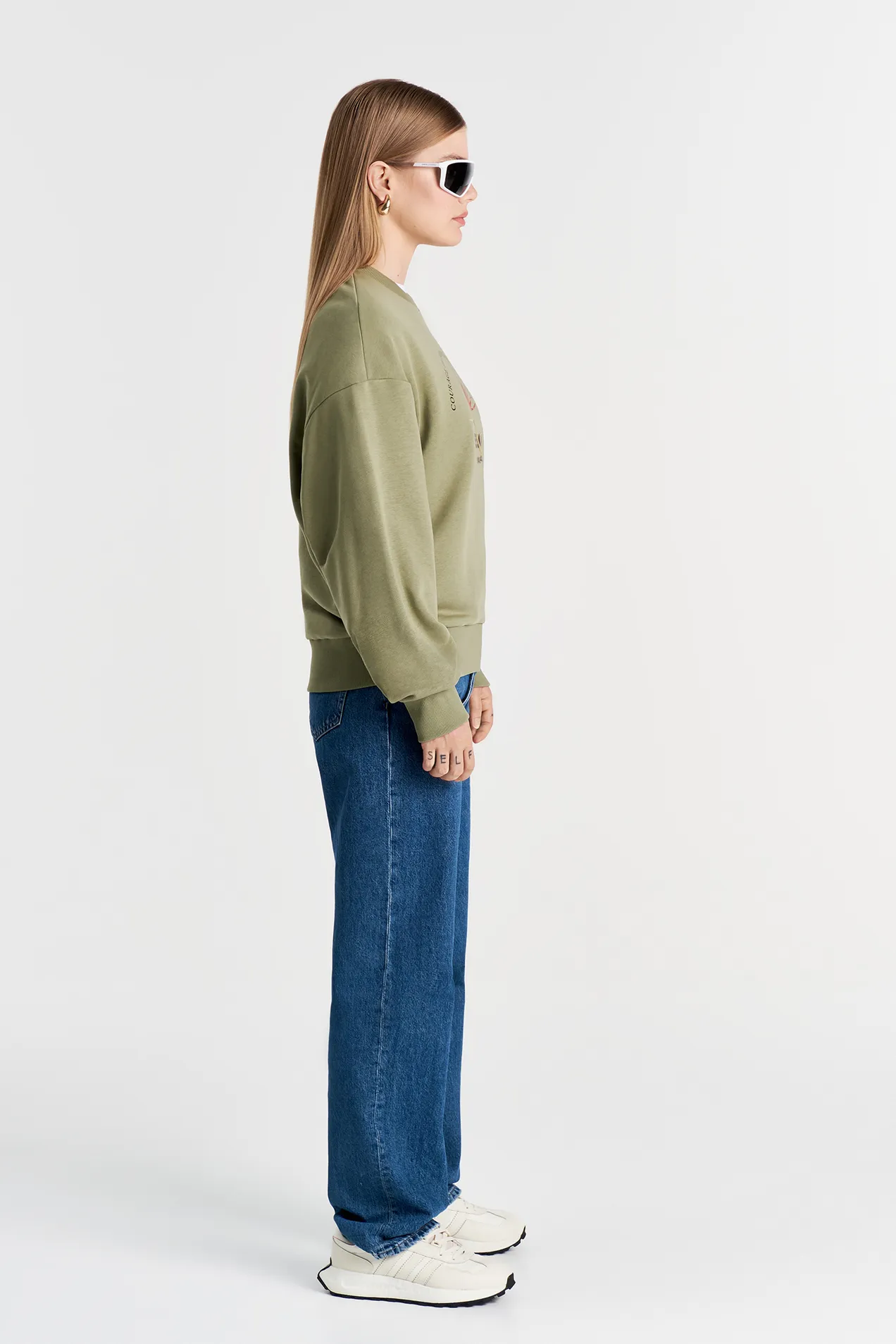 Medium fit sweatshirt with arm pocket position: 9