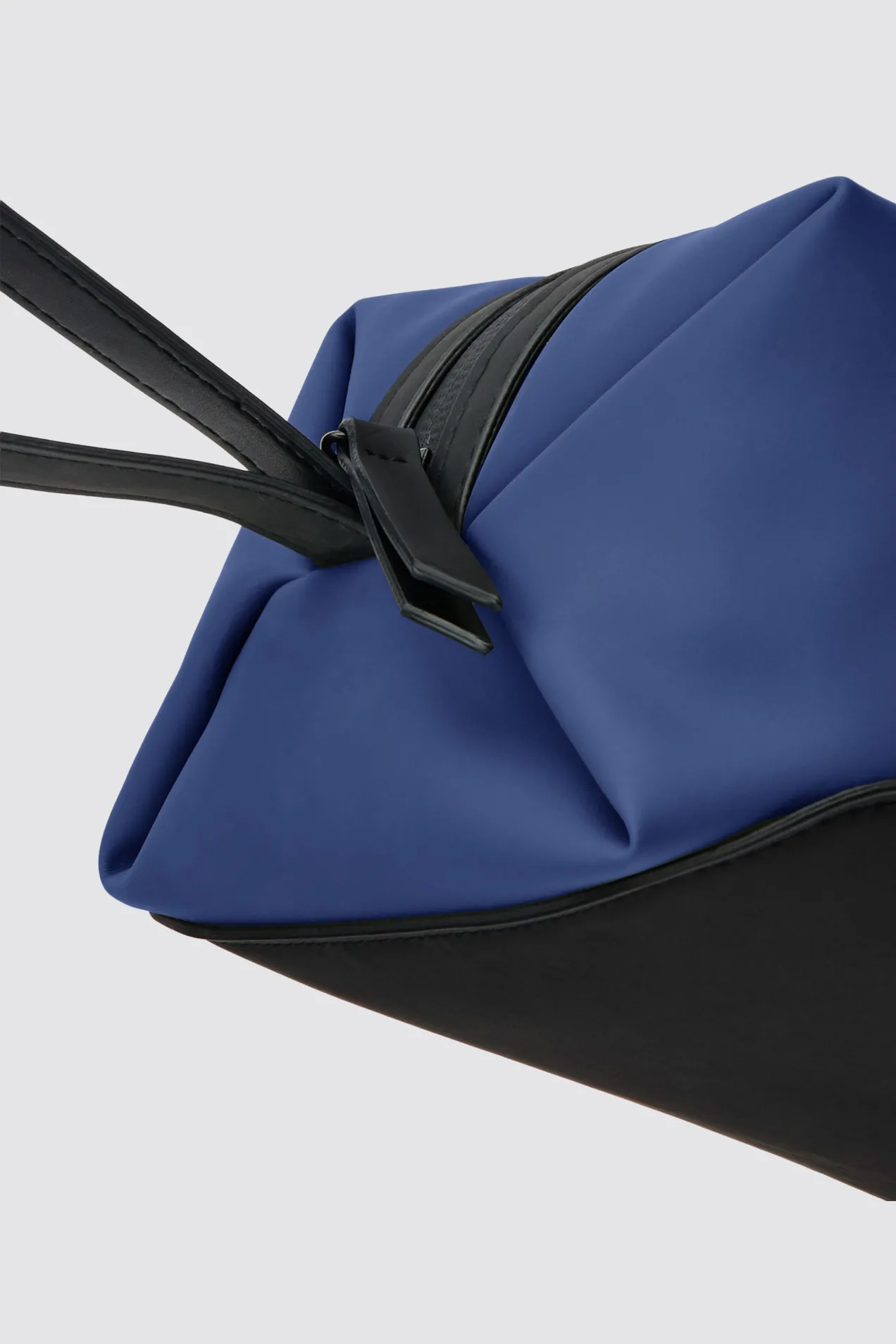 Cerutti 1881 Easton Toiletry Bag position: 5