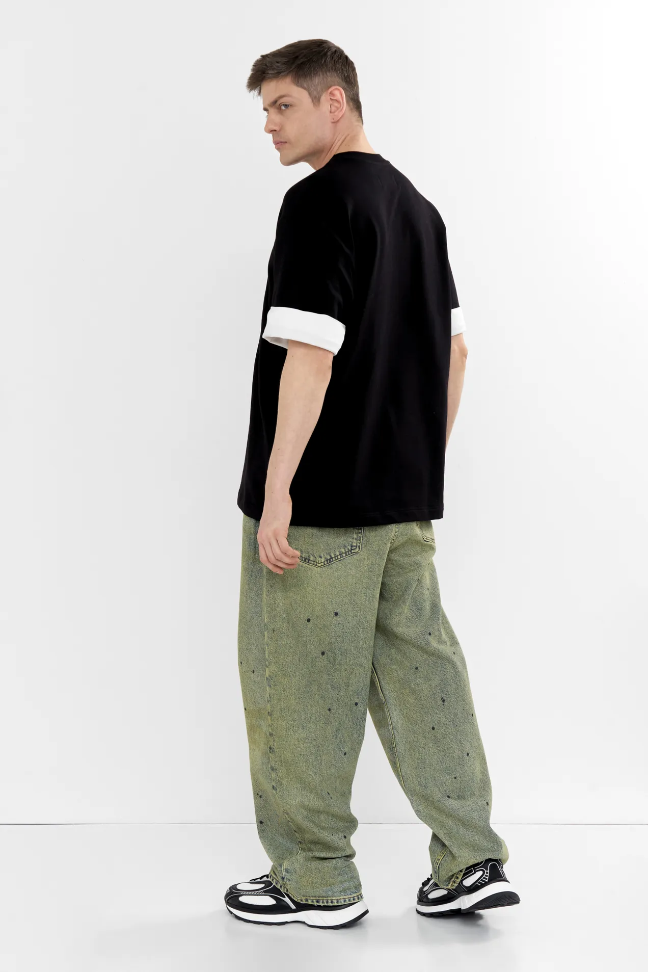 Rolled sleeve T-shirt position: 8