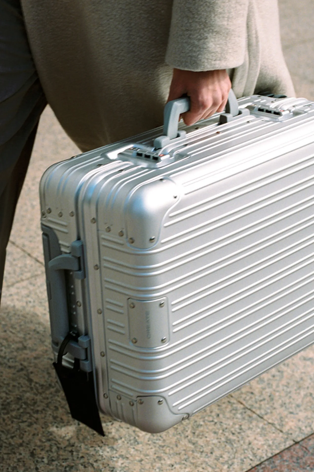 Hard-Shell Aluminium Suitcase S Size position: 7