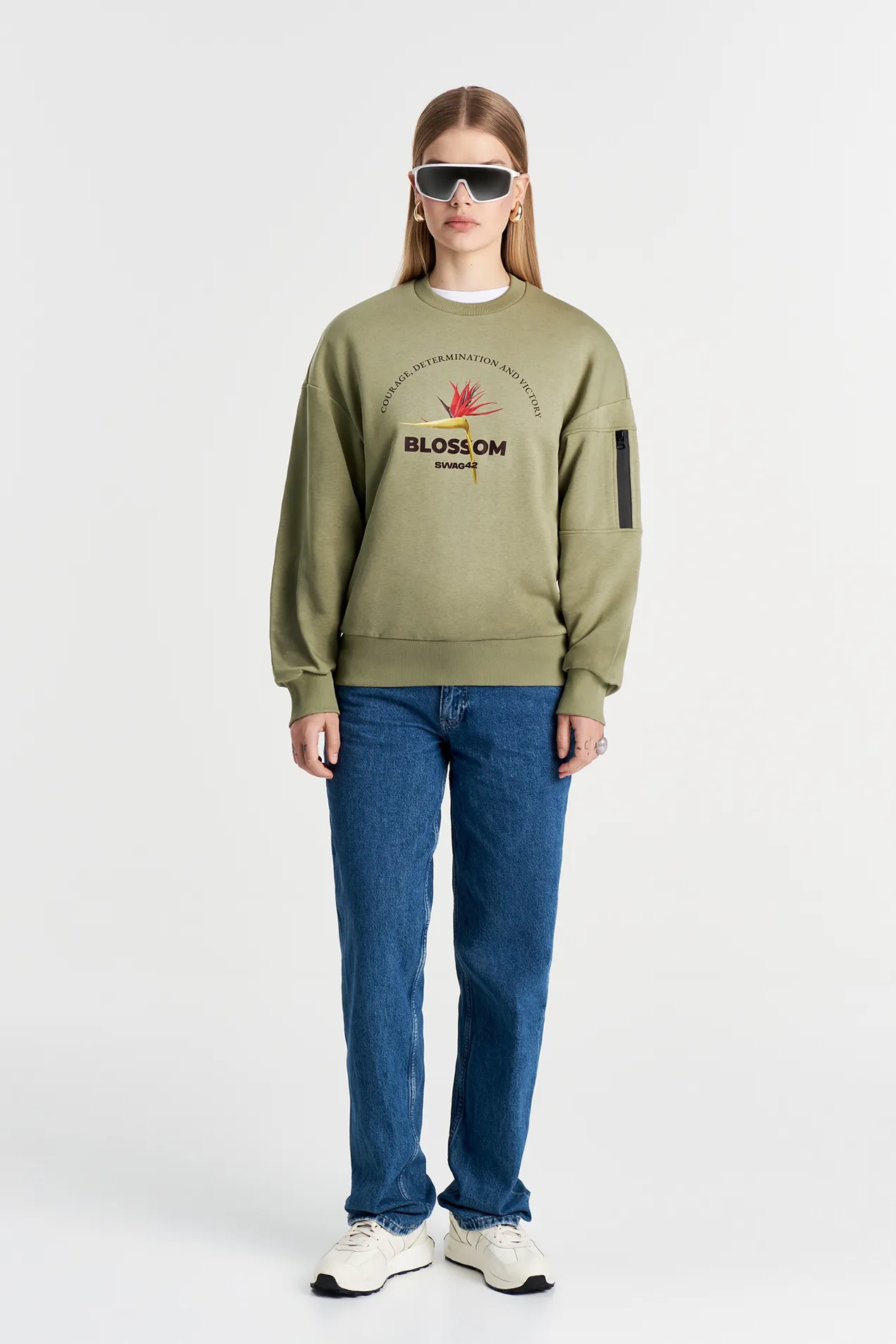 Medium fit sweatshirt with arm pocket position: 8