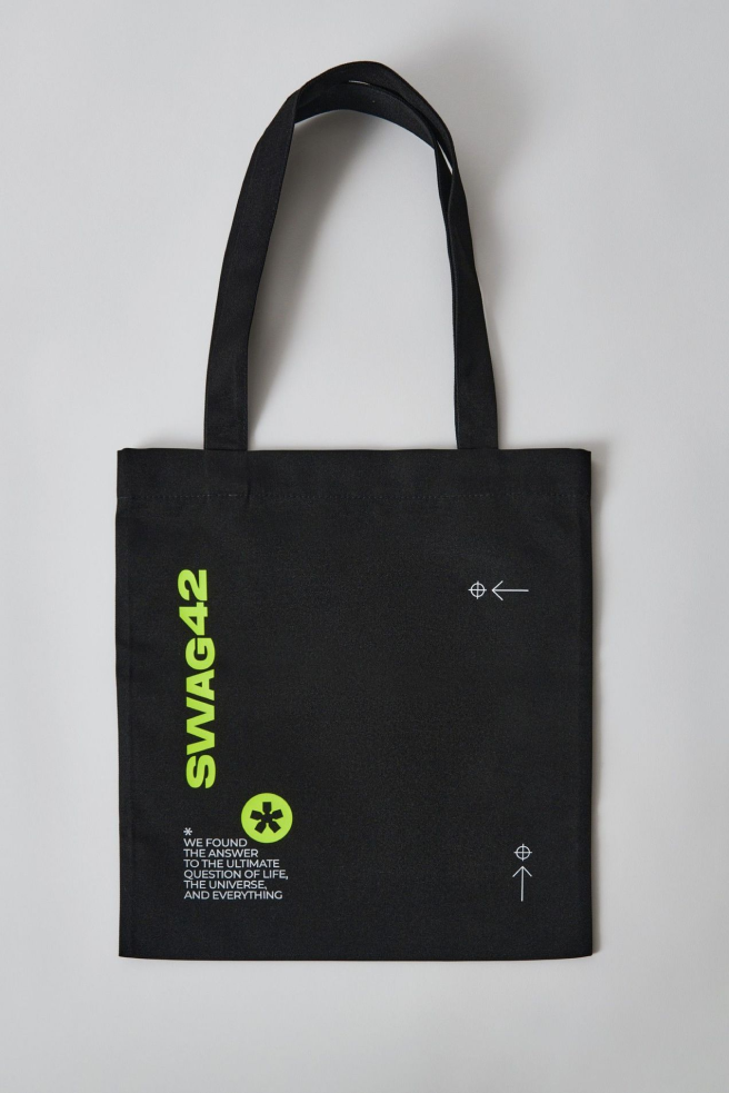 Custom tote bag for company gift packaging