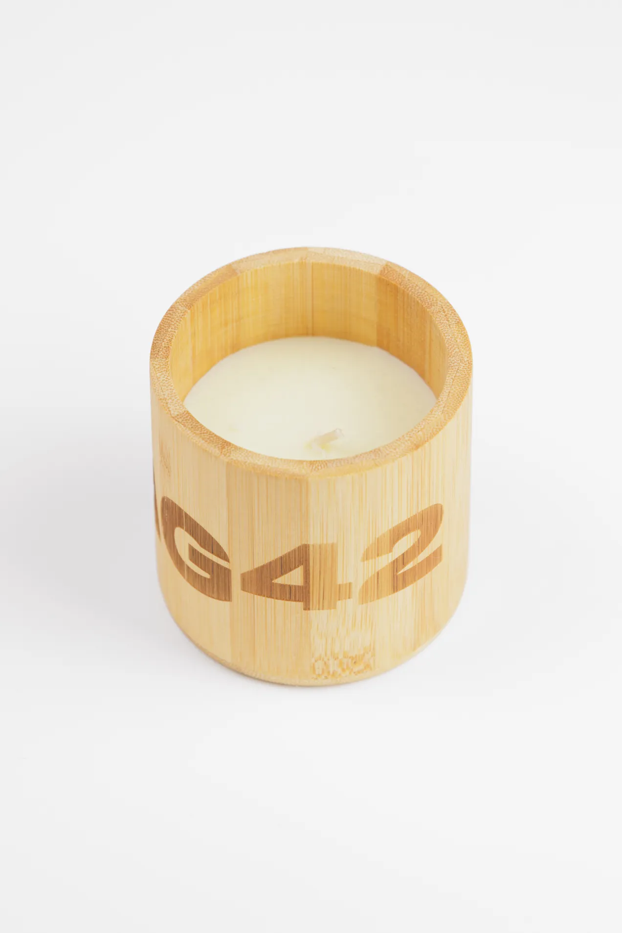 Plant-based wax candle in bamboo holder position: 1