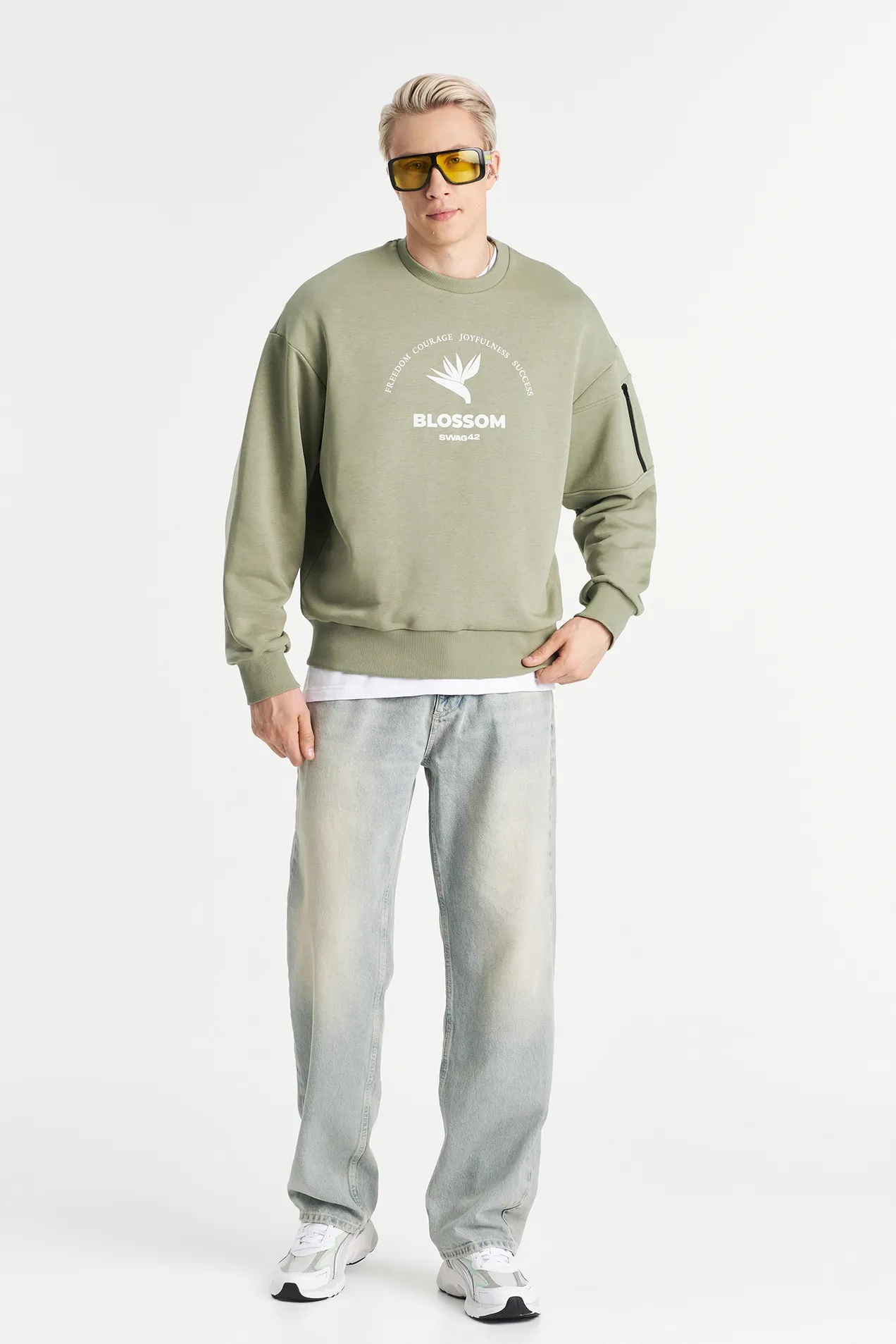 branded Medium fit sweatshirt with arm pocket