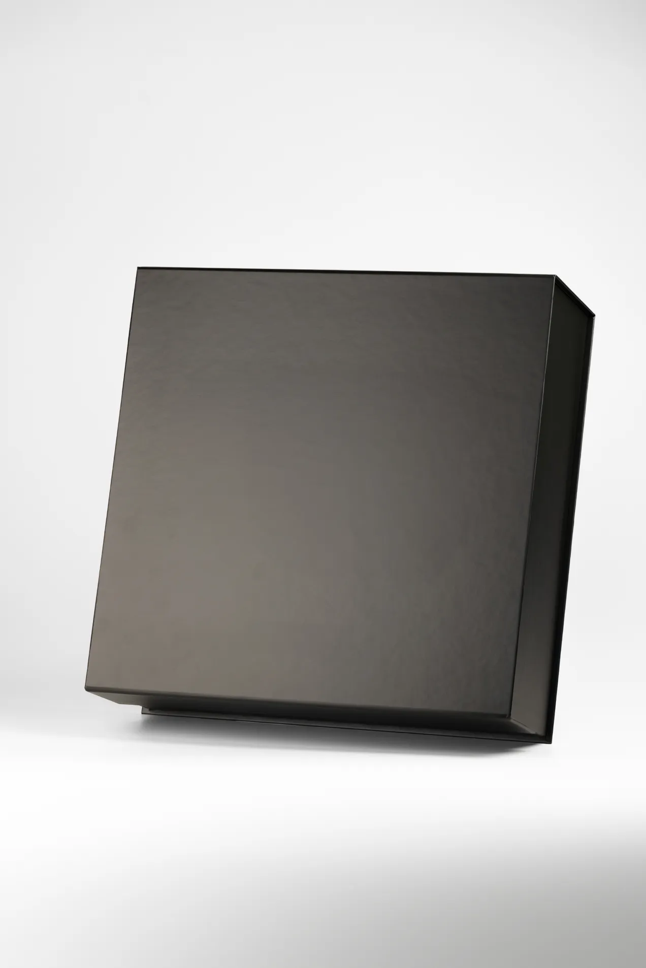 Black magnetic gift box size M