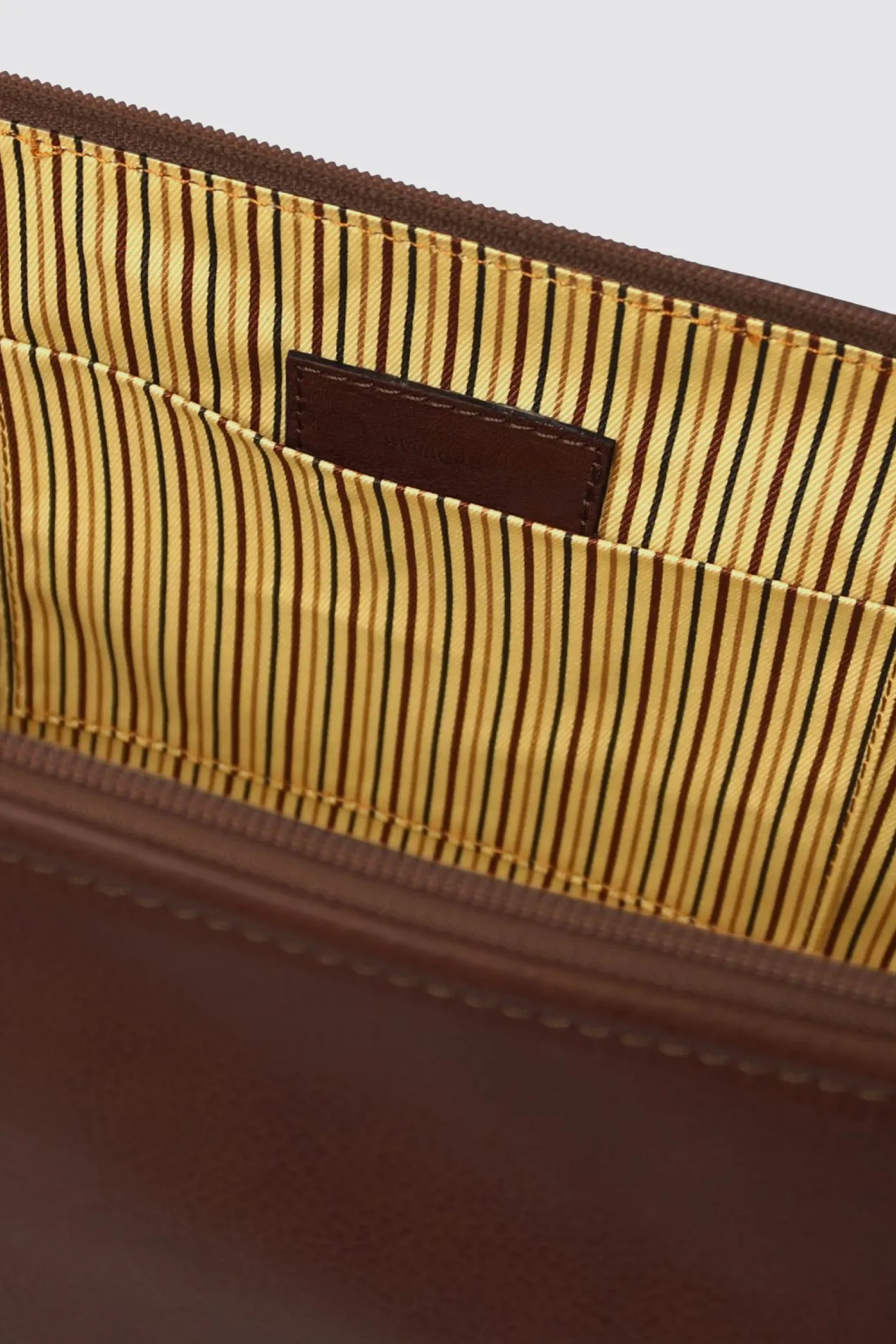 Smarty Leather Toiletry Bag Small position: 5