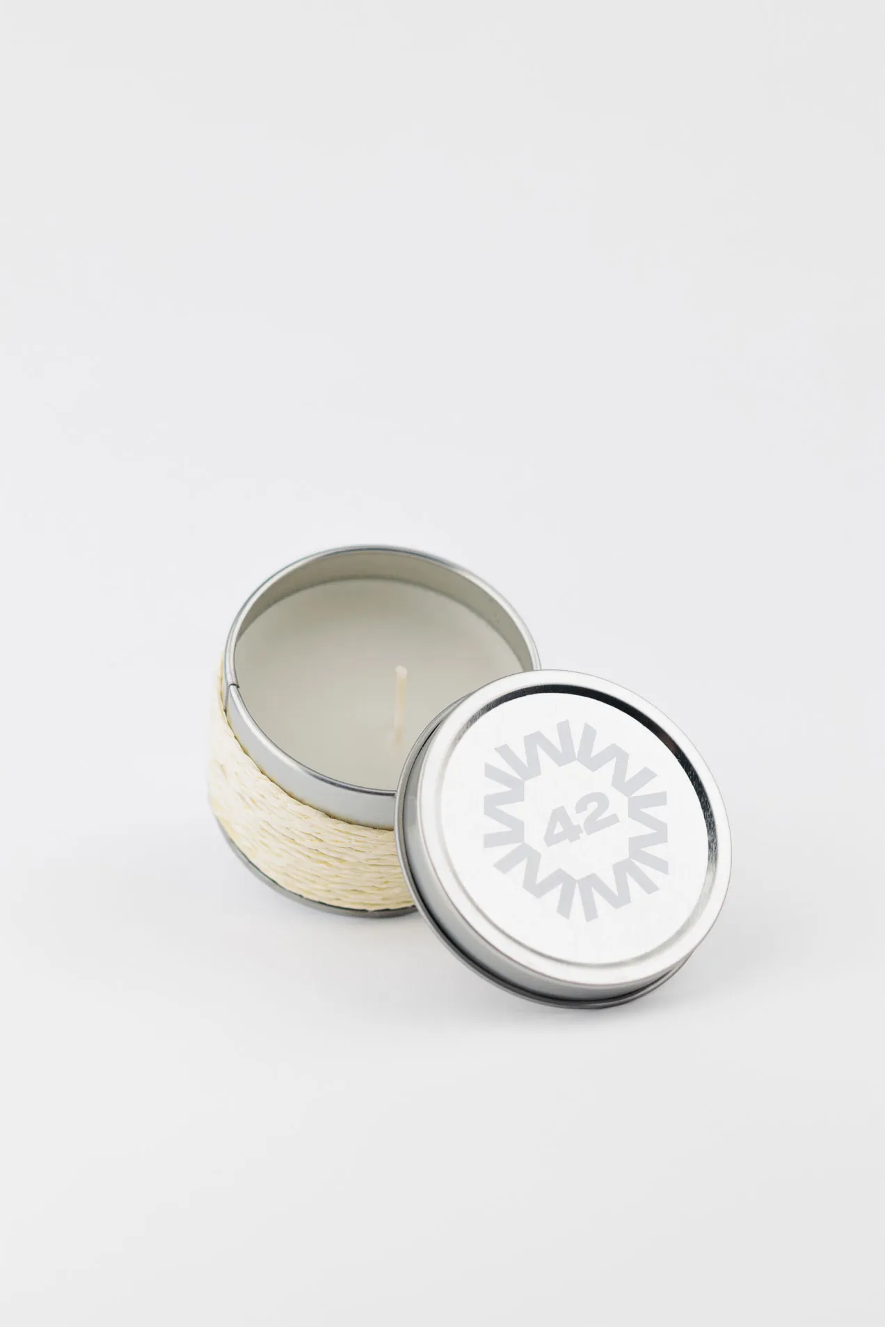 Candle in Metal tin position: 1