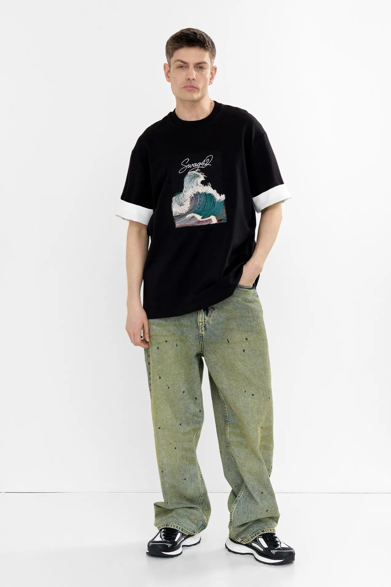 Rolled sleeve T-shirt position: 5